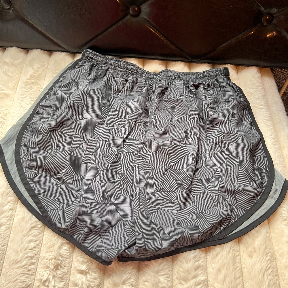 Nike gym shorts - size L